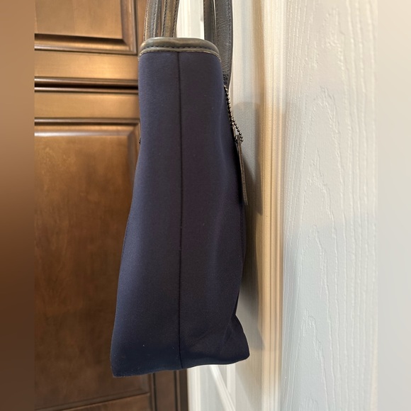 Authentic Navy Coach shoulder bag. - Picture 4 of 13